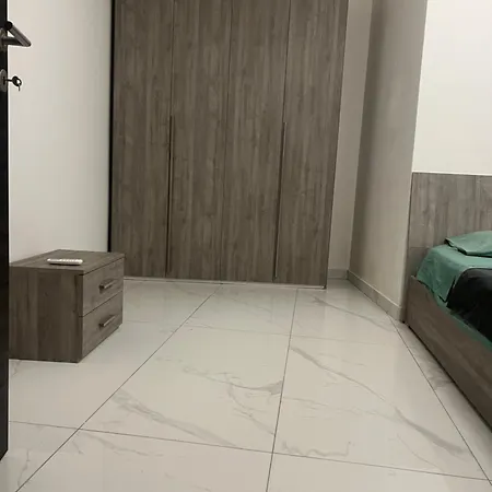 R2 Double Room Shared Toilet Gzira Habitación en casa particular *