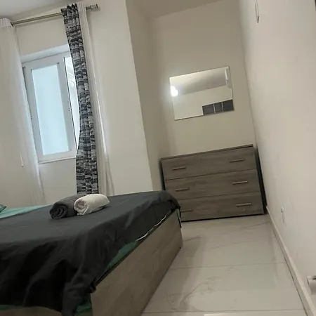 Ubytování v soukromí R2 Double Room Shared Toilet Gzira Gzira
