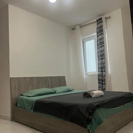 منزل للإقامة R2 Double Room Shared Toilet Gzira *